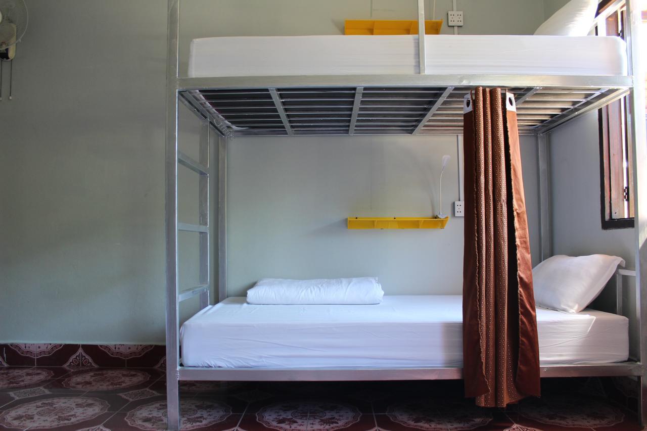 Aham Hostel (Adults Only) لوانغ برابانغ المظهر الخارجي الصورة