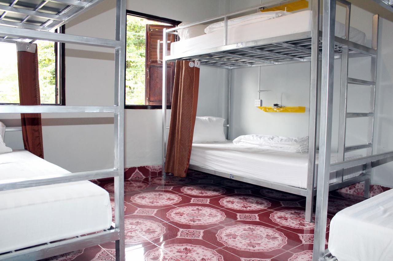 Aham Hostel (Adults Only) لوانغ برابانغ المظهر الخارجي الصورة