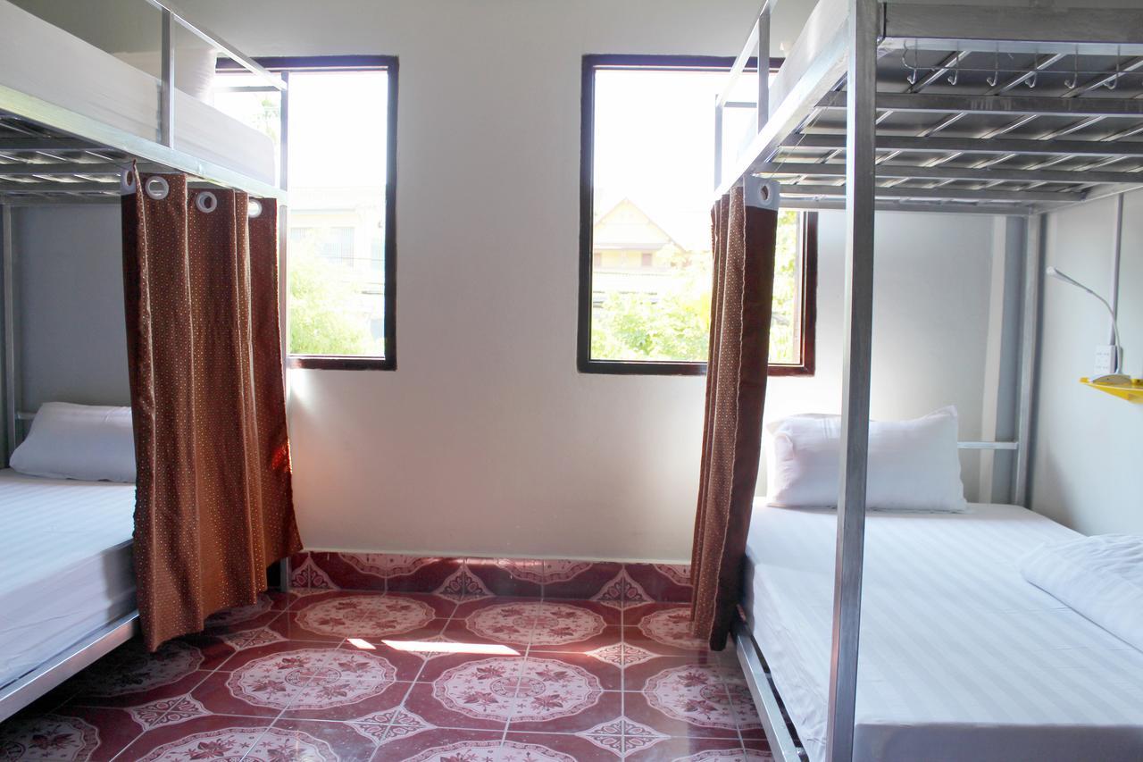 Aham Hostel (Adults Only) لوانغ برابانغ المظهر الخارجي الصورة