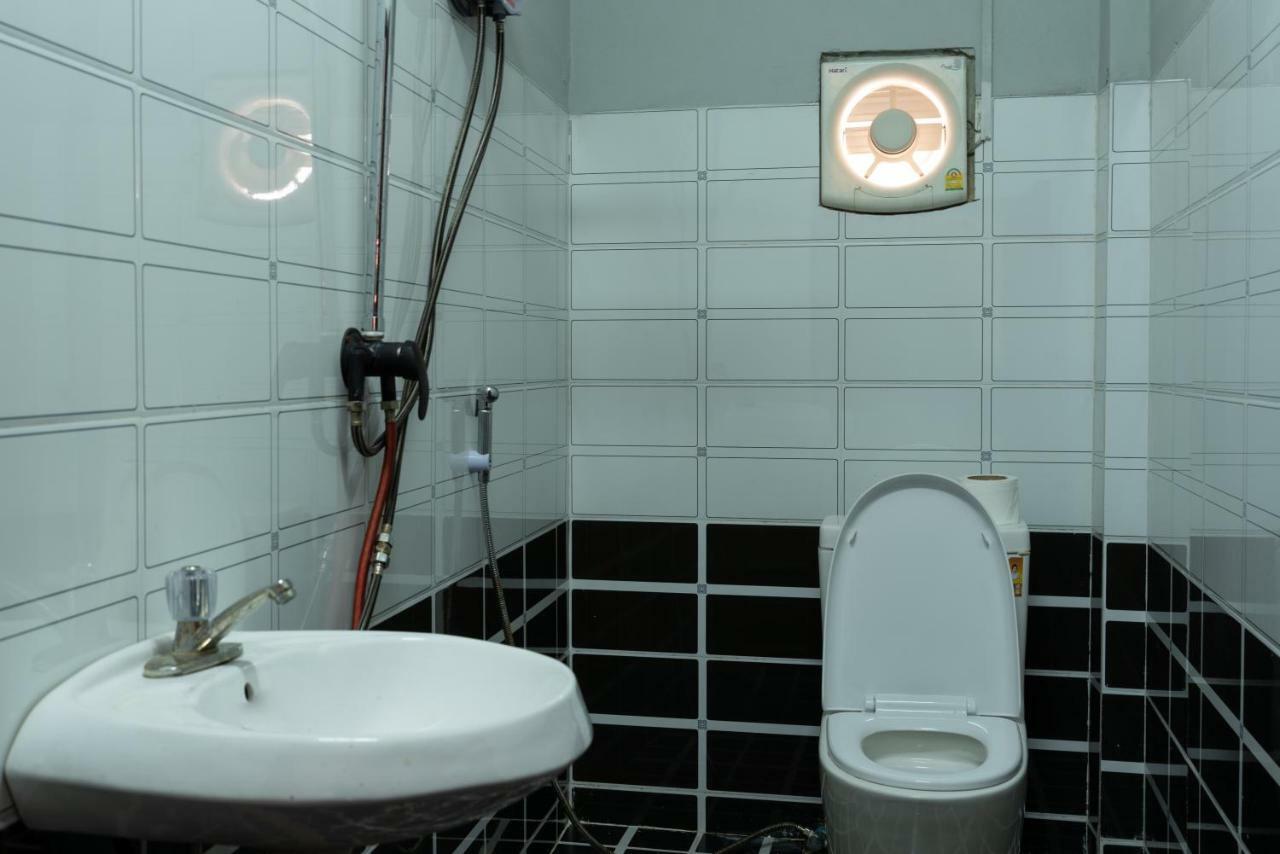 Aham Hostel (Adults Only) لوانغ برابانغ المظهر الخارجي الصورة